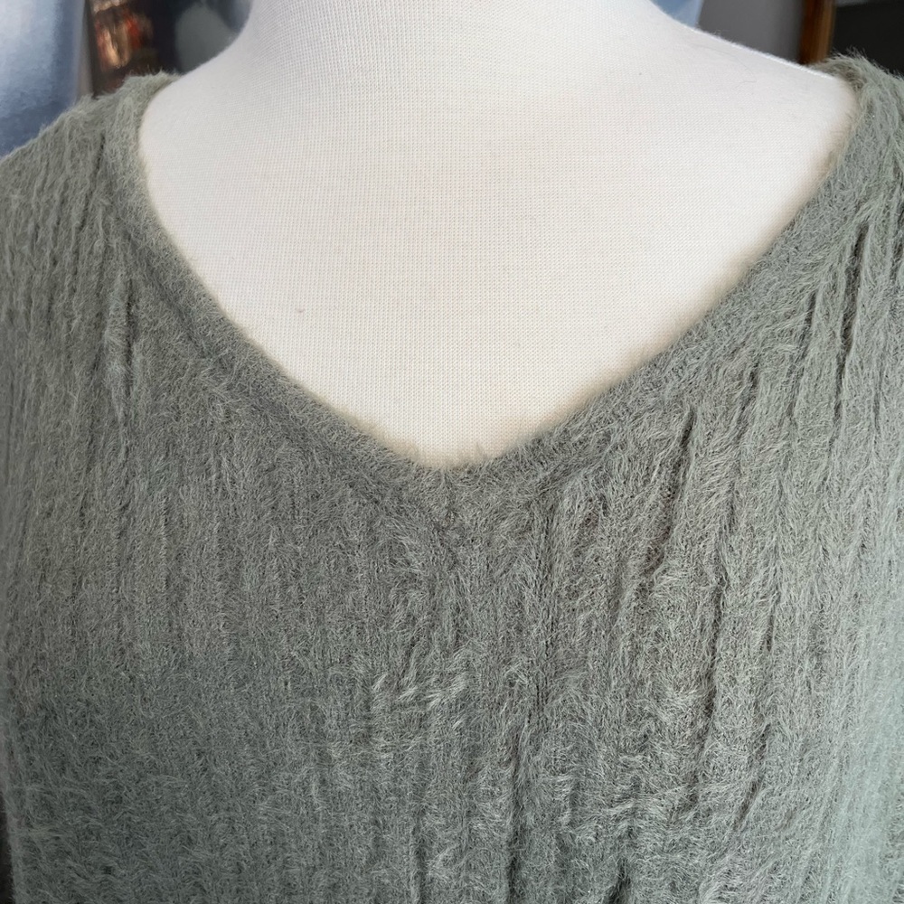 Open Back Sweater - Picture 4 of 8